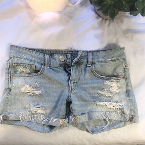 👣 Distressed Shorts AE